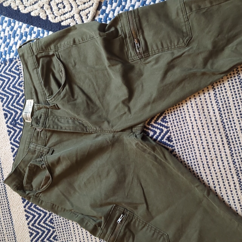 Skinny khaki pants